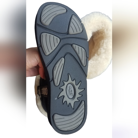 NWOT UGG   sheepskin boots black size 7 women - Picture 4 of 6